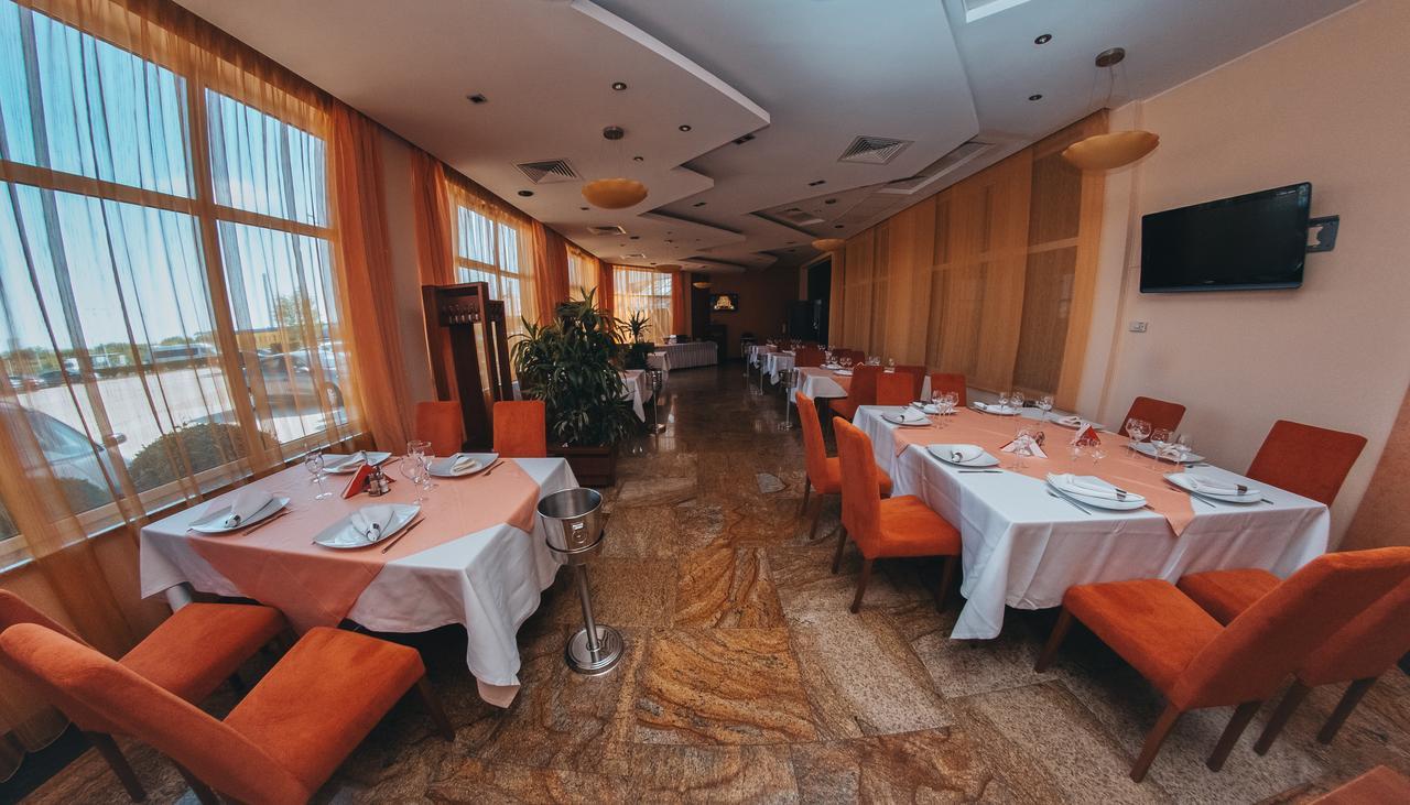 Celly Hotel ピテシュティ エクステリア 写真