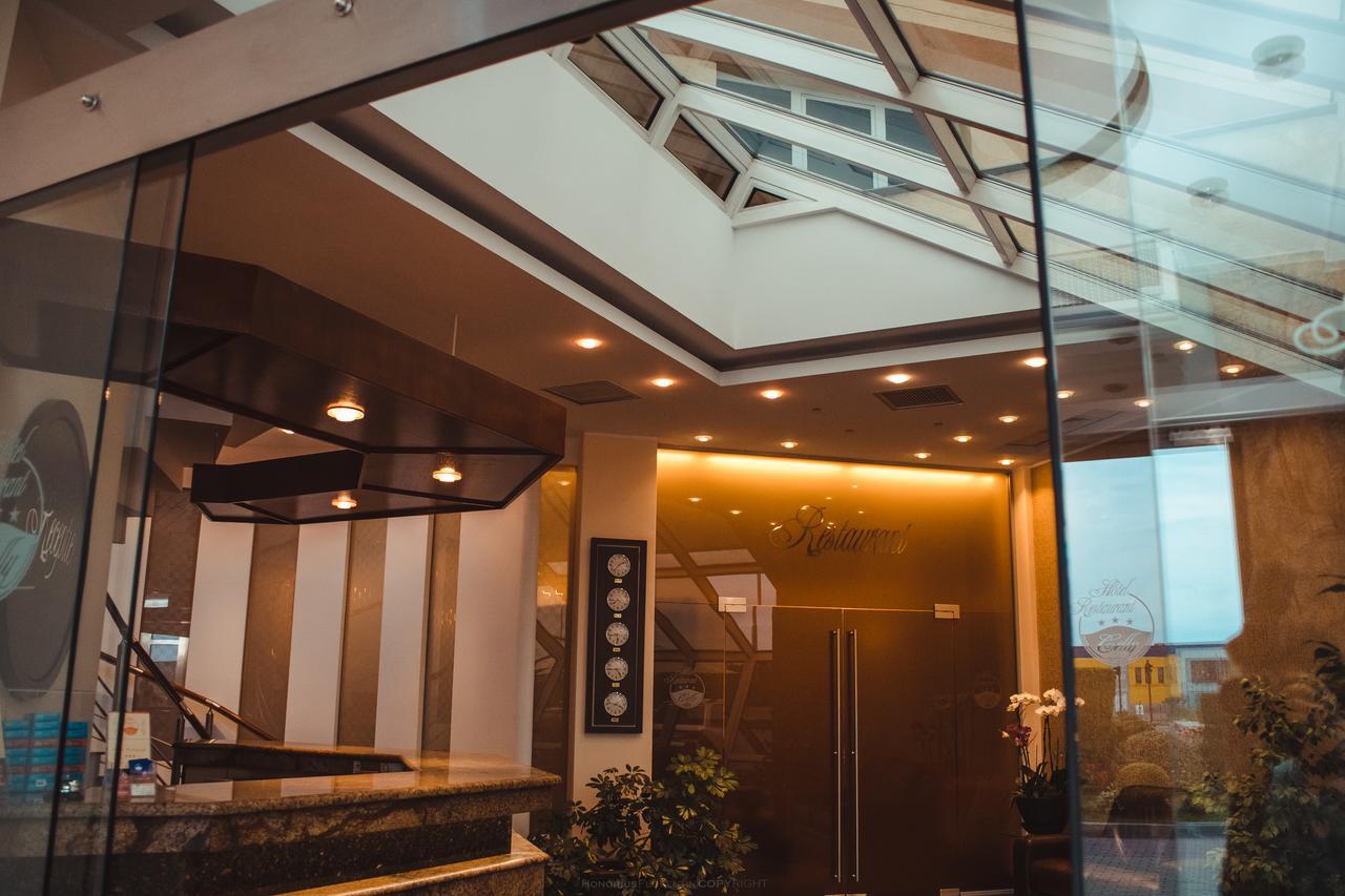 Celly Hotel ピテシュティ エクステリア 写真