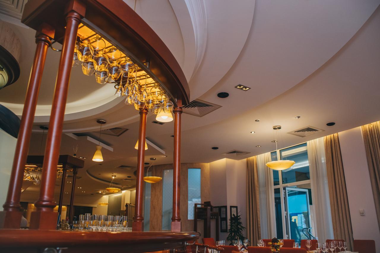 Celly Hotel ピテシュティ エクステリア 写真