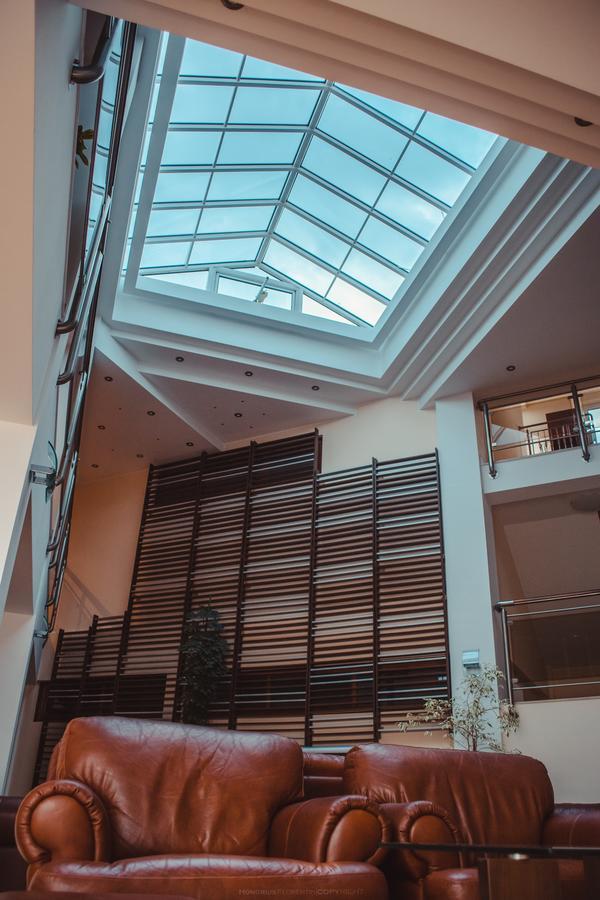 Celly Hotel ピテシュティ エクステリア 写真