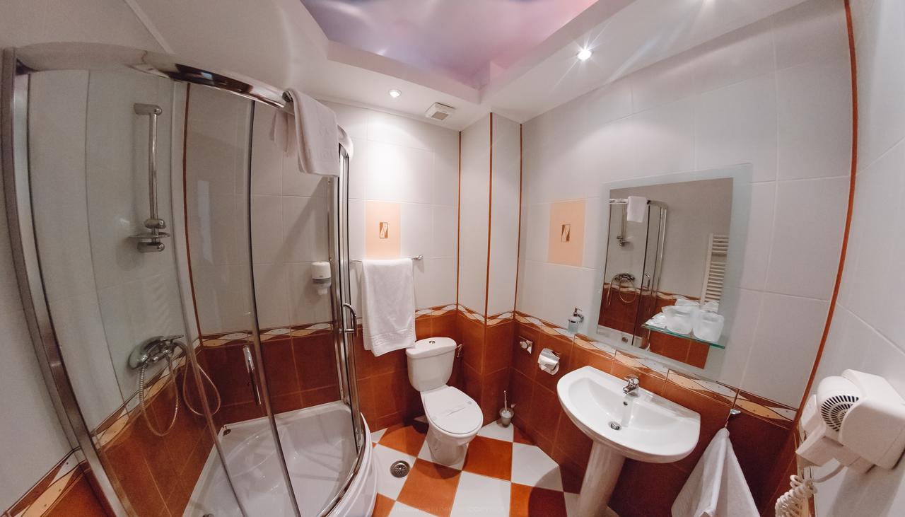Celly Hotel ピテシュティ エクステリア 写真